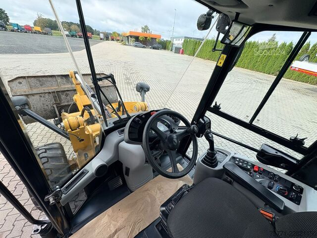 Radlader Caterpillar 908M
