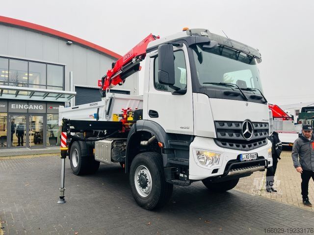 Driezijdige kiepwagen MERCEDES-BENZ Arocs 1835  4x4 Meiller Fassi F135 Kran Kipper