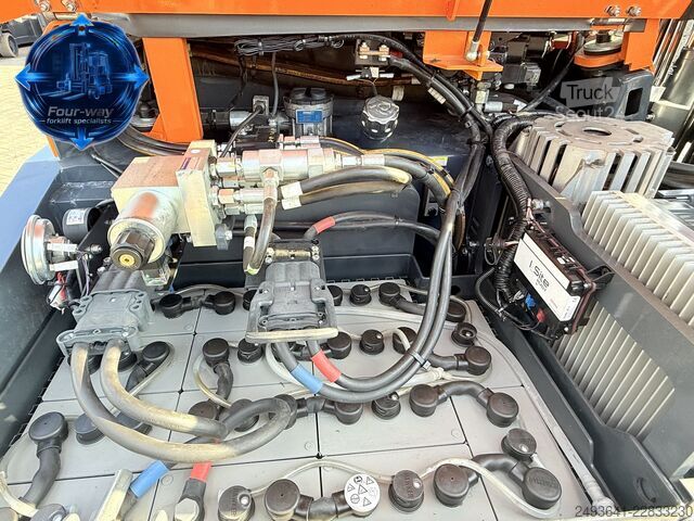 Stivuitor cu patru direcții Combilift CBE2500 TRIPLEX 4900 POSITIONER CABIN