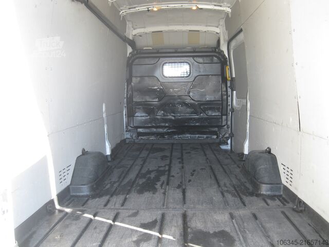 Magas tetős furgon Ford Transit 350