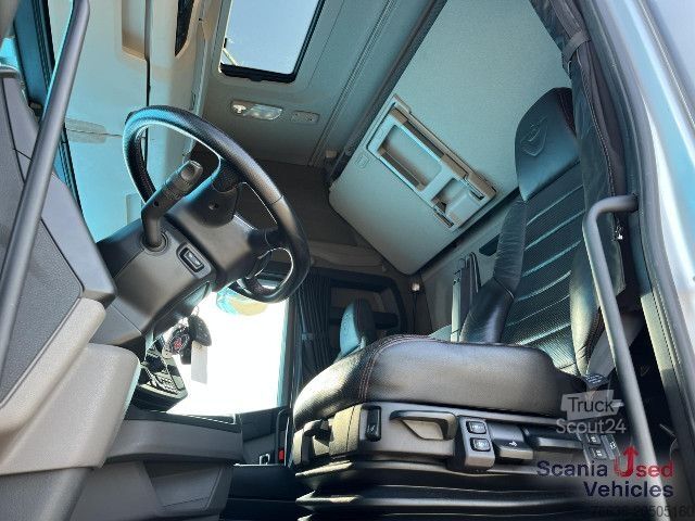 Standard dragbil Scania R 730 A4x2NB V8 RETARDER FULL AIR 9T NAVI LED S2