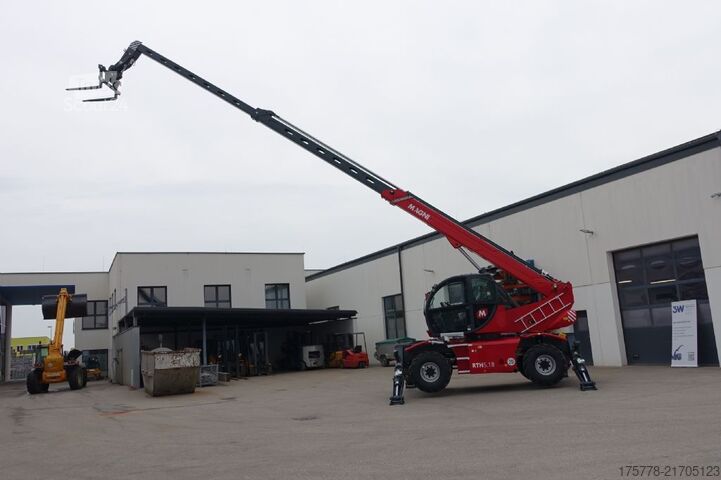 Teleskopski nakladalnik Magni RTH 8.18