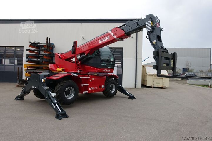 Teleskopski nakladalnik Magni RTH 8.18