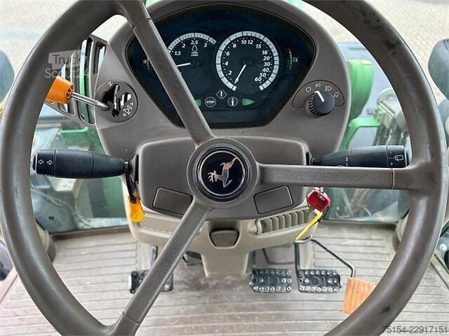  John Deere 6215R