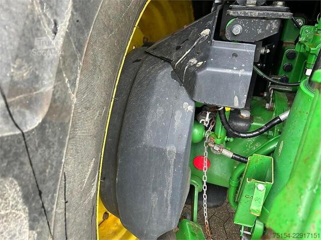  John Deere 6215R
