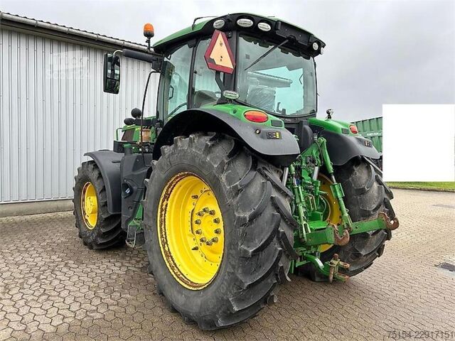  John Deere 6215R