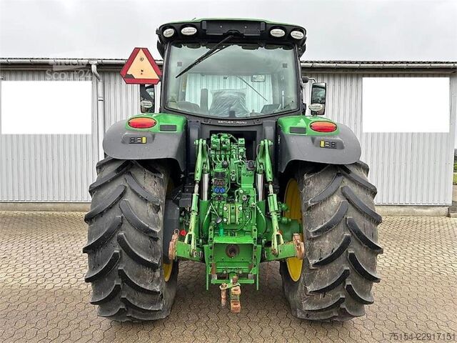  John Deere 6215R