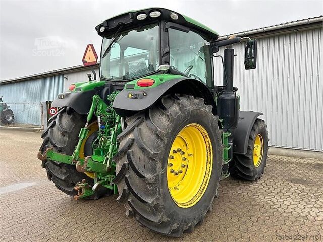  John Deere 6215R