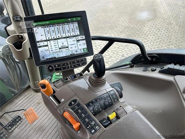  John Deere 6215R