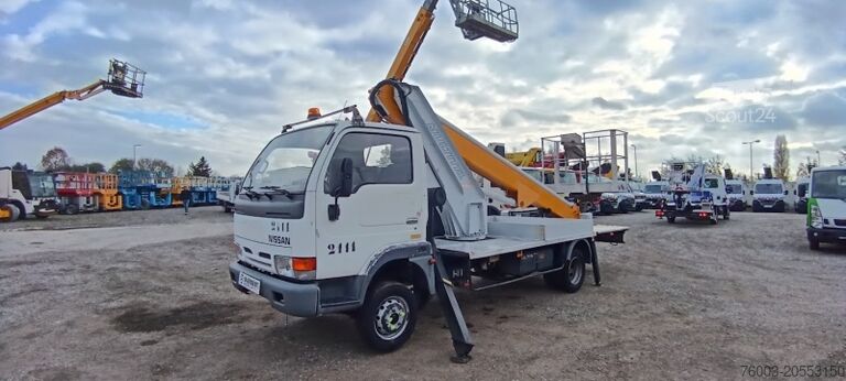 Camionnette à caisse Nissan Cabstar Multitel 180 ALU AZ - 18 m