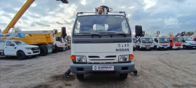 Zabojniški kombi Nissan Cabstar Multitel 180 ALU AZ - 18 m