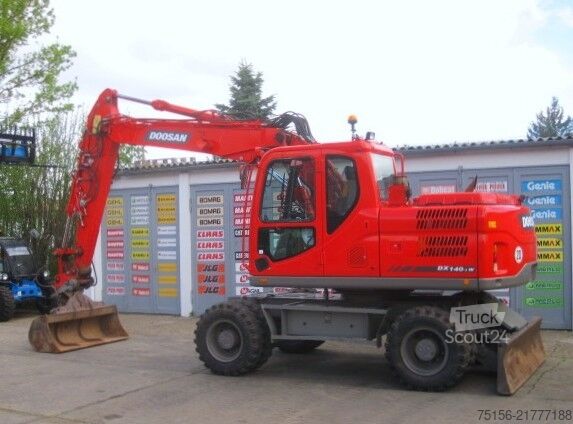 Escavadora sobre rodas DOOSAN DX140W-3
