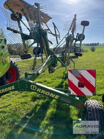Technologie du foin Krone SWADRO 807