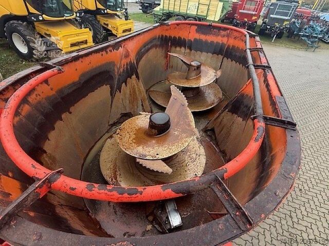 Tehnologija ubacivanja hrane Kuhn EUROMIX I 2580