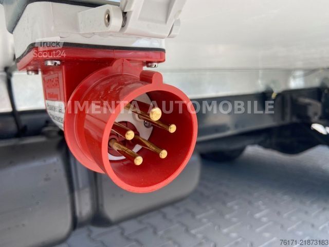 Koelwagen met geïsoleerde laadbak IVECO Daily 70C18A8P AUT LUF TK 2,46m BR LED KLIMA NAV