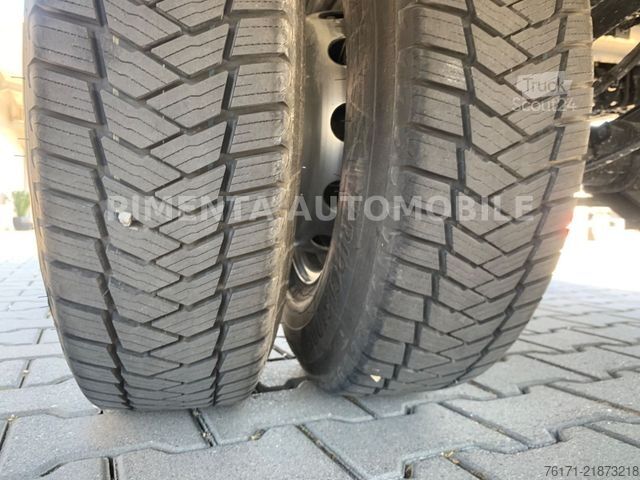 Koelwagen met geïsoleerde laadbak IVECO Daily 70C18A8P TK AUT LUF TRENNWAND THER LBW LED