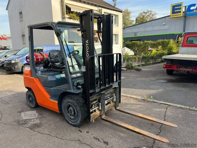 Carrello elevatore frontale TOYOTA Tonero 02-8FGF25*2,5T*Zinkverstell*3 Meter*2019*