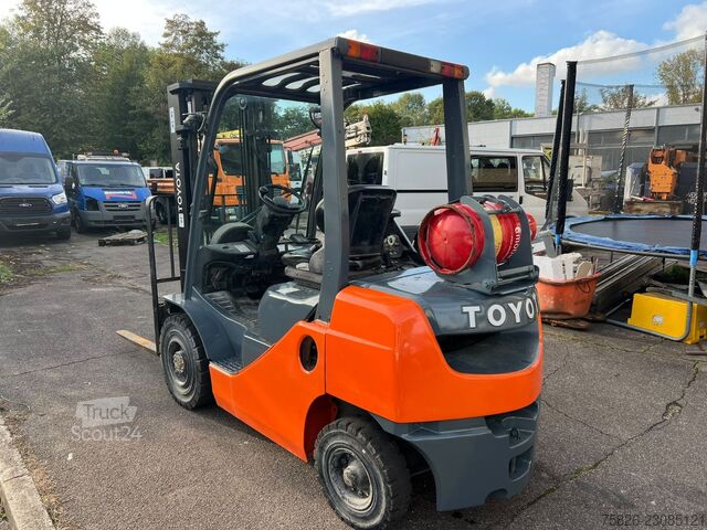 Carrello elevatore frontale TOYOTA Tonero 02-8FGF25*2,5T*Zinkverstell*3 Meter*2019*
