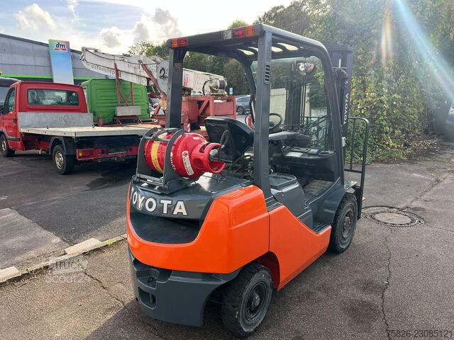 Carrello elevatore frontale TOYOTA Tonero 02-8FGF25*2,5T*Zinkverstell*3 Meter*2019*