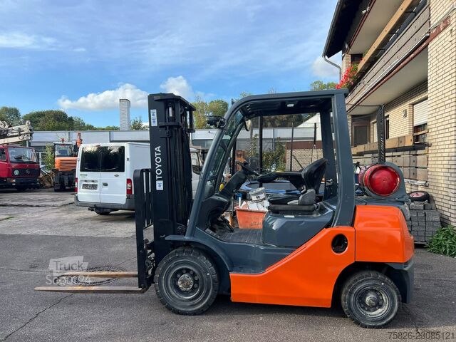 Carrello elevatore frontale TOYOTA Tonero 02-8FGF25*2,5T*Zinkverstell*3 Meter*2019*