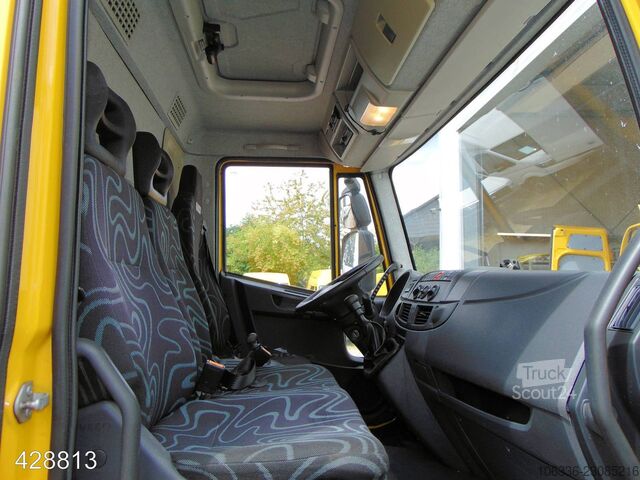 Camião de caixa fechada IVECO ML 120 E 28 EuroCargo