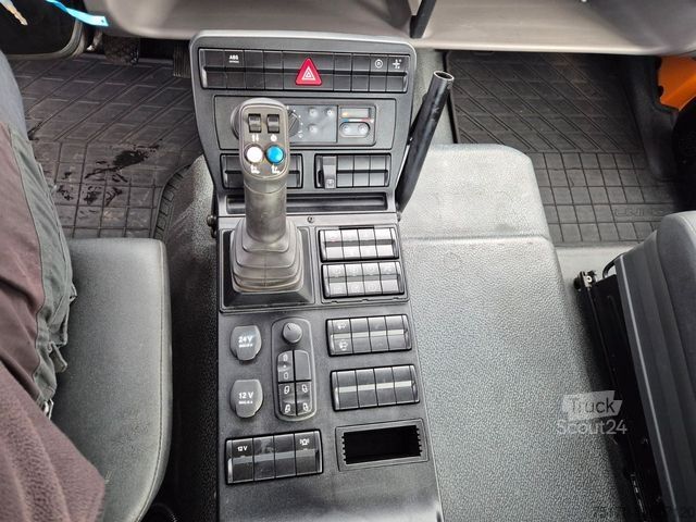 Camión volquete MERCEDES-BENZ U 218 4x4 Winterdienst, Hydrostat, Zapfwelle
