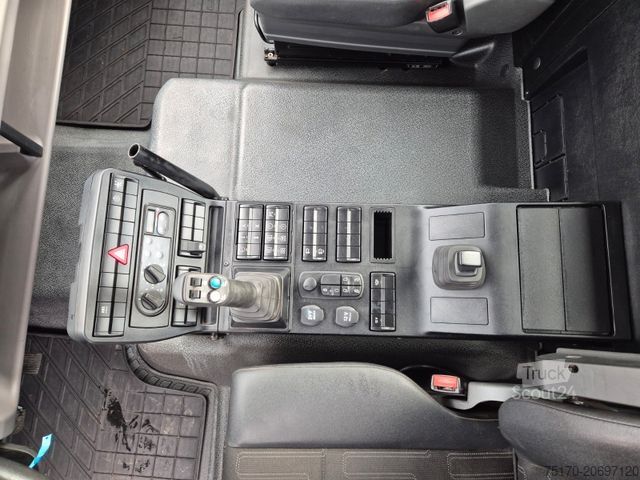 Camión volquete MERCEDES-BENZ U 218 4x4 Winterdienst, Hydrostat, Zapfwelle