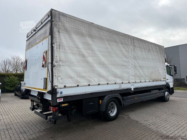 Camión plataforma con toldo MERCEDES-BENZ Atego 1524 L Pritsche+Plane+LBW/Klima