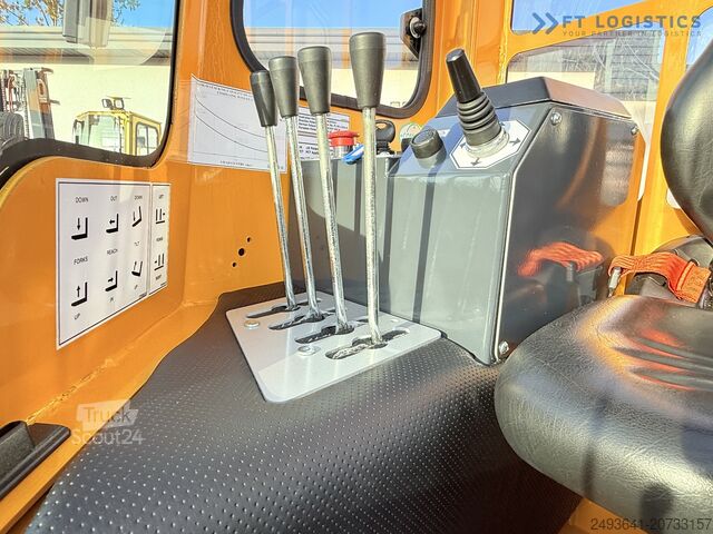 Wózek widłowy czterokierunkowy Combilift C3000 GAS DUPLEX 4500 FREE LIFT CABIN