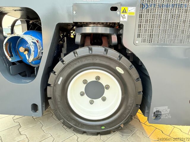 4-way forklift truck Combilift C4000CB TRIPLEX 5200MM FREE-LIFT TOP 1