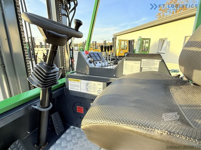 Négymenetes targoncá Combilift CB4000 GAS TRIPLEX 5200 POSITIONER