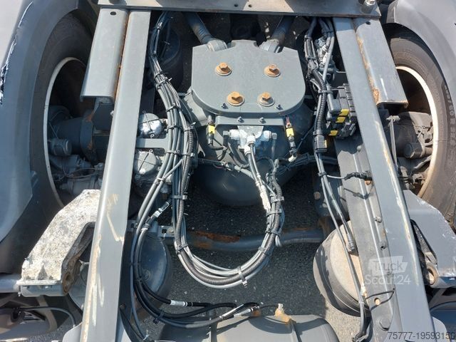 Ciągnik siodłowy typu volume DAF XF106-530 SSC-INTARDER-2 Tanks-NAVI