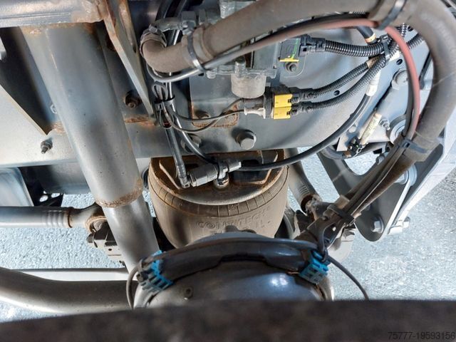 Ciągnik siodłowy typu volume DAF XF106-530 SSC-INTARDER-2 Tanks-NAVI