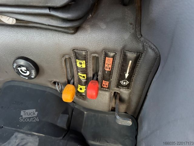 другое KUBOTA STW40 Klima/Mähwerk/Absaugbehälter Hochentleerun