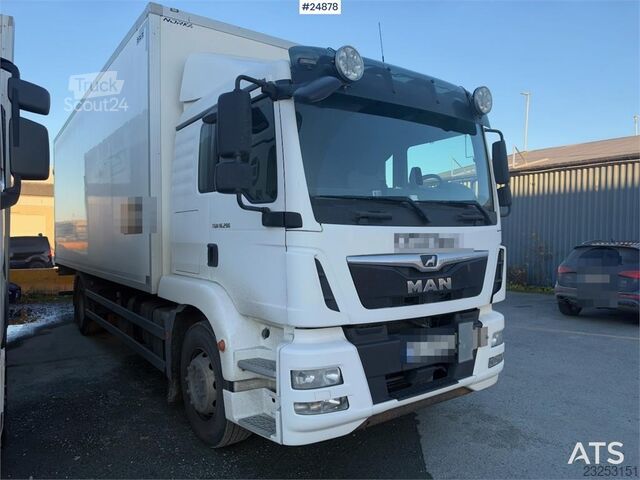  MAN TGM 18.290 4x2 Box van w/ Full side opening - 255,