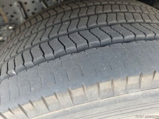 Yüksek hacimli çekici MERCEDES-BENZ 1845 Lowliner, Retarder, 2 Tanks, Hubsattelkuppl