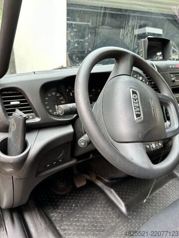 Fourgon tôlé Iveco Daily 70C18A8/P