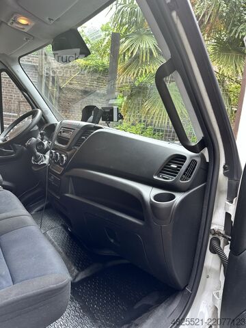 Fourgon tôlé Iveco Daily 70C18A8/P