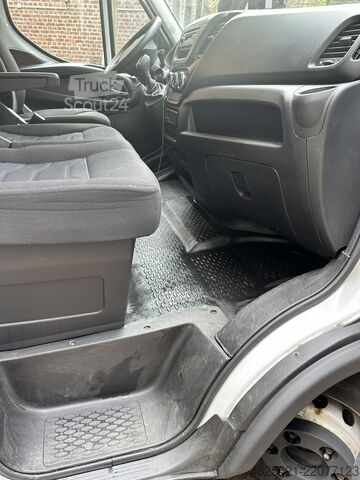 Fourgon tôlé Iveco Daily 70C18A8/P