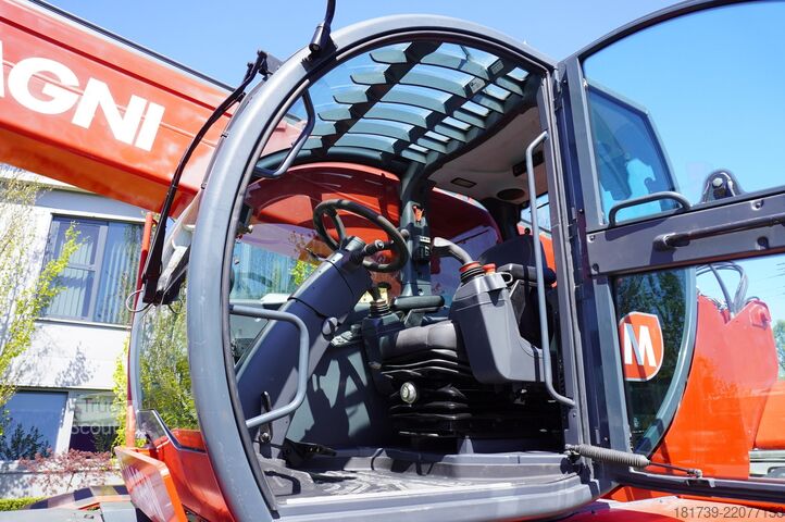 Teleskopski utovarivač MAGNI RTH 5.26 telescopic loader / Range 26 m