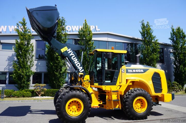 ładowarka kołowa Hyundai HL940A articulated loader / year 2021 /