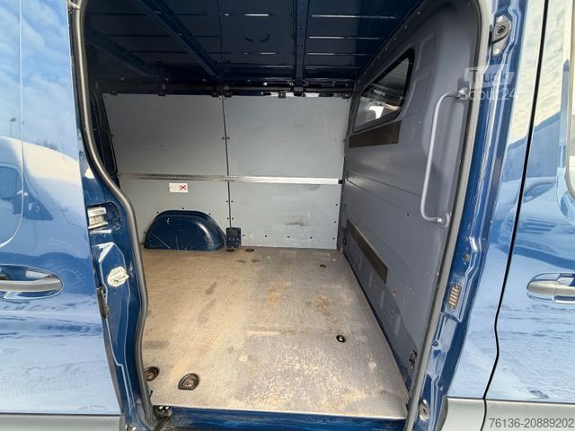 Dobozos furgon MERCEDES-BENZ Sprinter 211 CDI Automatik Standheizung L1H1 AHK