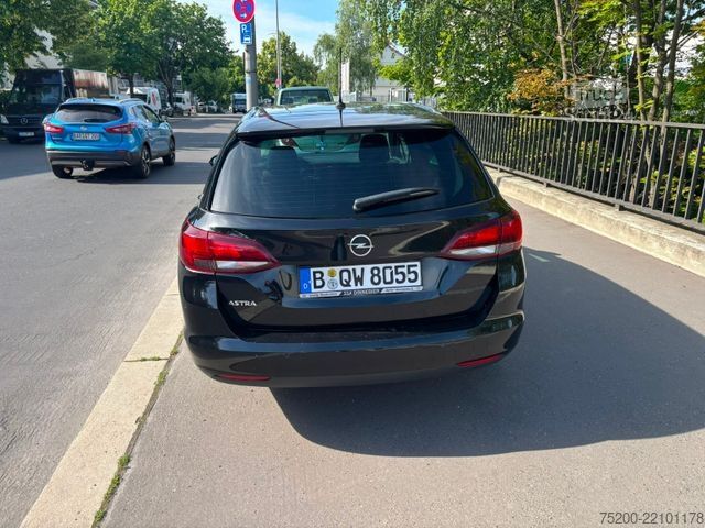 Minibusz OPEL Astra 1.4 Turbo Sports Tourer/LED/Kamera/Klima