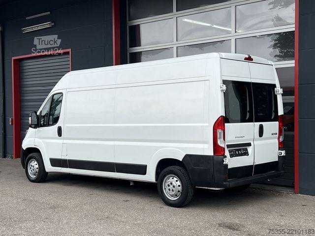 Dodávka s vysokou strechou PEUGEOT Boxer L3H2 Pro BlueHDi Navi Kamera 3-Sitzer