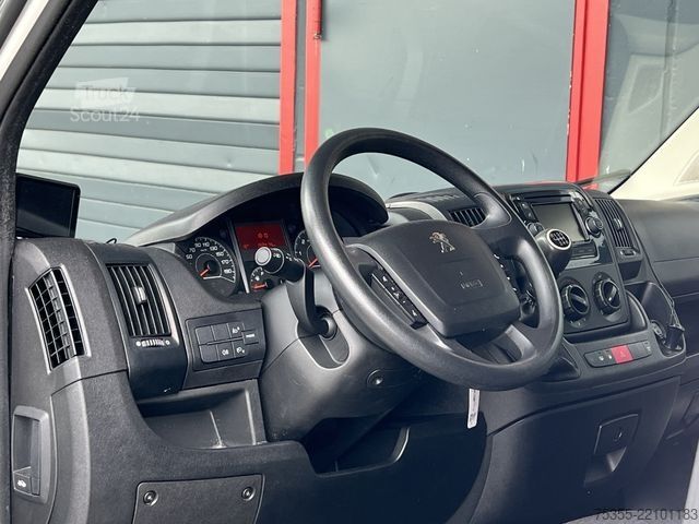 Dodávka s vysokou strechou PEUGEOT Boxer L3H2 Pro BlueHDi Navi Kamera 3-Sitzer