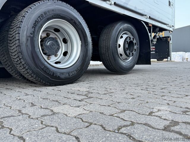 Vrachtwagen met drankopbouw IVECO 220E32 - 116 TKm - VDI2700 - LBW