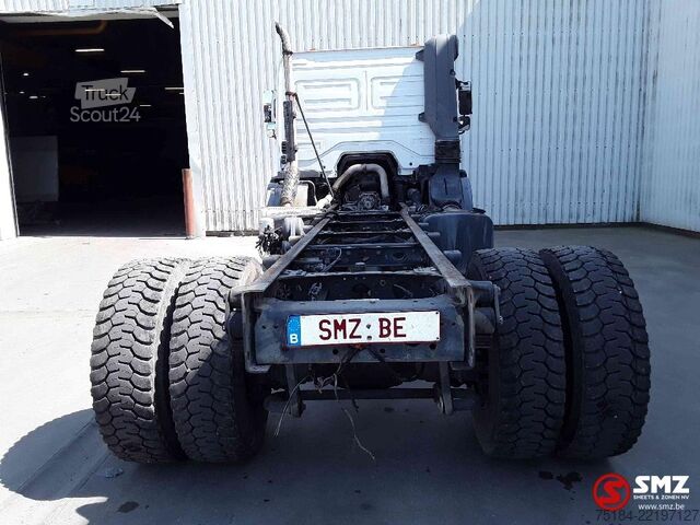 Chassis com cabina Mercedes Axor 1828 manual
