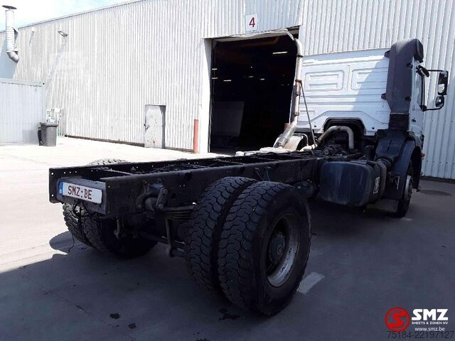 Chassis com cabina Mercedes Axor 1828 manual