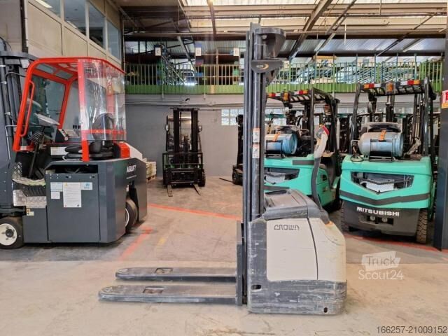 Handmatige stapelaar Crown ES4000-1.6