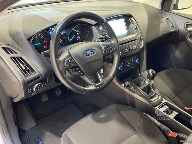 Minibus FORD Focus Turnier 1.5TDCi Business *1.Hand*Navi*SHZ*